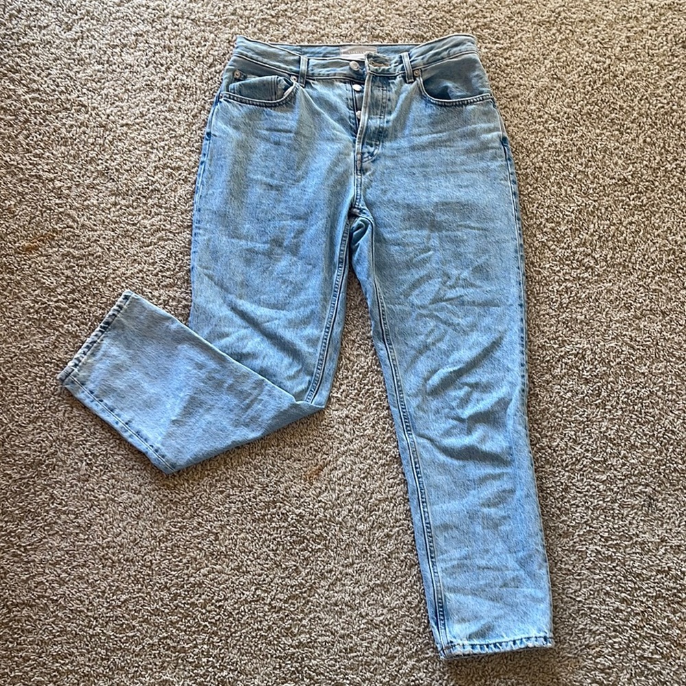 Everlane “The 90’s Cheeky Jean” in Vintage Sunbleached Blue